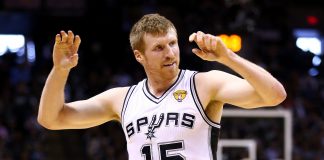Ex-NBAer Matt Bonner teaches daughter investing: 'Tesla is killing it'