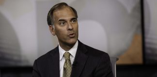 Brace for a 'tough year' for stocks, top economist Mark Zandi warns