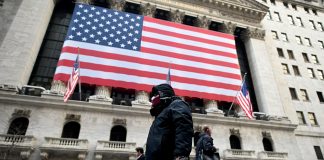 Dow futures fall 400 points, unprecedented oil losses continue