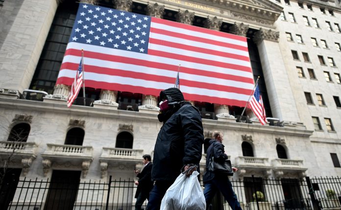 Dow futures fall 400 points, unprecedented oil losses continue