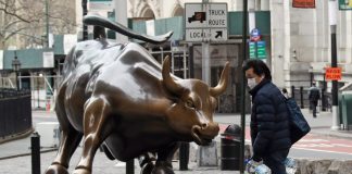 Oil pressures stocks once again