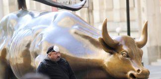 Stock futures flat after S&P 500 and Dow notch best August since 1980s