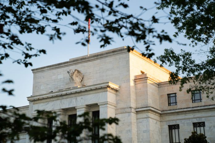Fed lowers minimum loan level for small business lending program