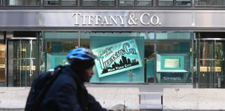 Tiffany, LVMH discussing price cut to settle merger dispute