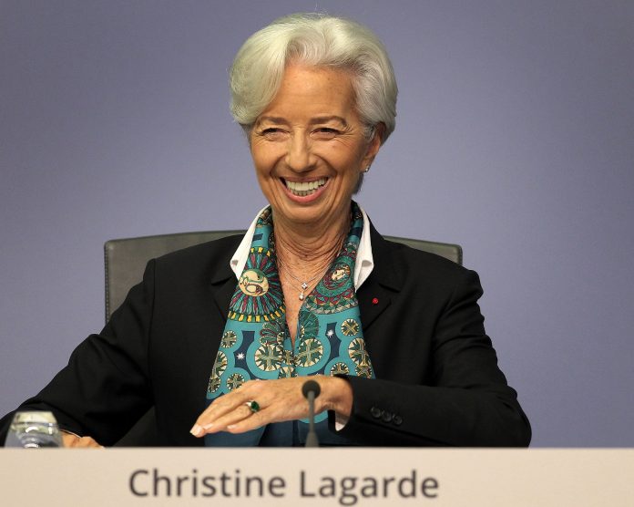 Lagarde pays tribute to 'role model' Merkel