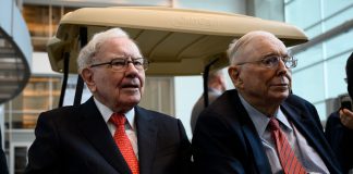 Charlie Munger wishes cryptocurrency didn't exist, admires China's ban